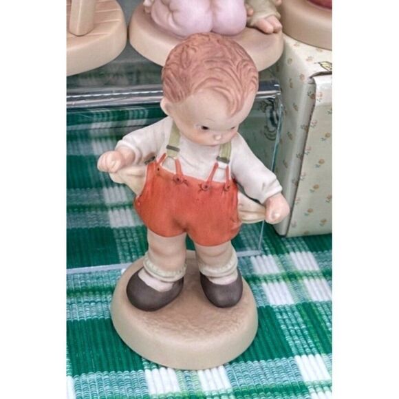 Memories of Yesterday Enesco Porcelain Figurine Boy With Empty Pockets Vintage N - Picture 3 of 8